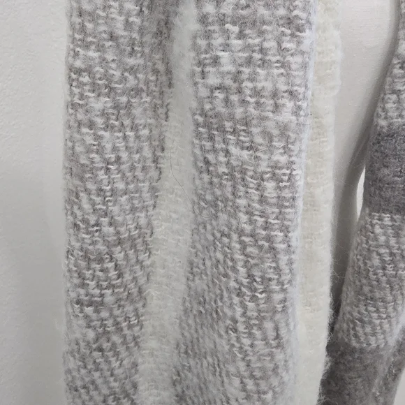 Lauren Conrad Gray Scarve Long Thick Warm Winter One Size - Picture 2 of 6